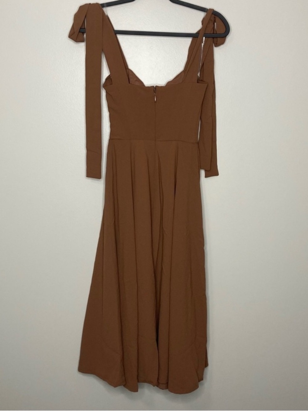 HOUSE OF CB 'Alicia' Cocoa
Midi Sundress - Picture 7 of 8